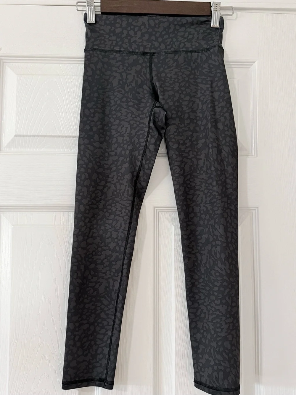 Girls Old Navy Cheetah Active Go Dry Leggings- Size 8